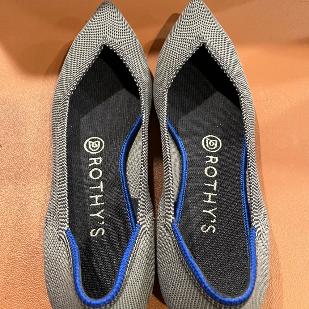 Rothy's Women's Black and Blue Pointed Flats